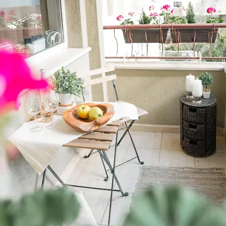 стилен и уютен в центъра *